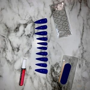 Press on or glue on Nails